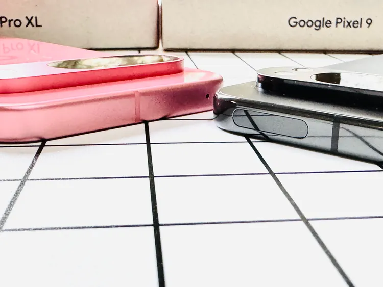 Pixel 9 頂端的mmWave 天線保護蓋相當低調。趙筱文 攝