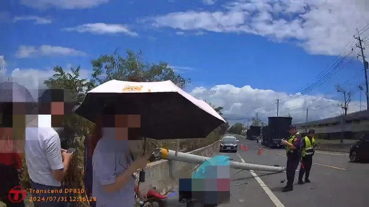 張姓老師騎車到學校要參加活動，卻飛來橫禍不幸身亡。翻攝照片