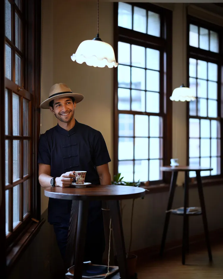 Wil在大稻埕體驗1920年代復古服飾。觀光傳播局提供