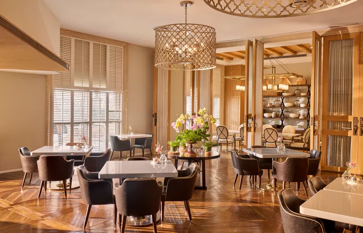 「甜蜜時光」入住可於東方匯行政貴賓廊享受尊榮餐飲體驗，包括每日早餐、下午茶和晚間雞尾酒。業者提供