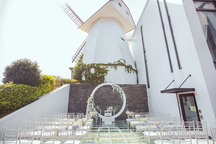 「青青風車莊園」園區以歐式莊園打造。青青國際婚宴集團提供