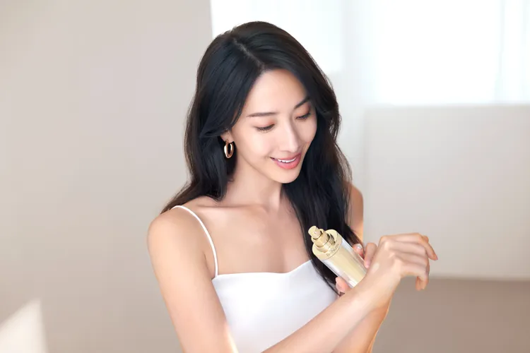 隋棠成為雅詩蘭黛白金逆齡好友。品牌提供