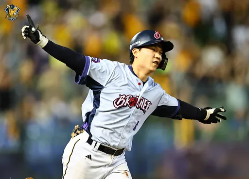 江坤宇演「道歉野球」!失誤被桃猿連拿3分  10局下敲再見安打