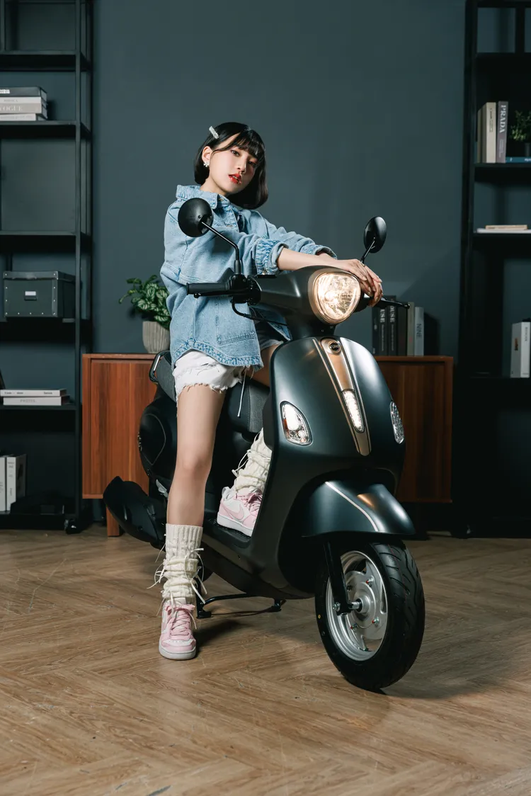 Fiddle LT搭載SYM獨家「智慧油電」科技，在車子啟動時不會擁有噪音、進入靜止時也會啟動怠速熄火功能。業者提供