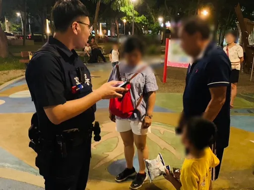 3歲男童公園迷途 平鎮警助回親人懷抱