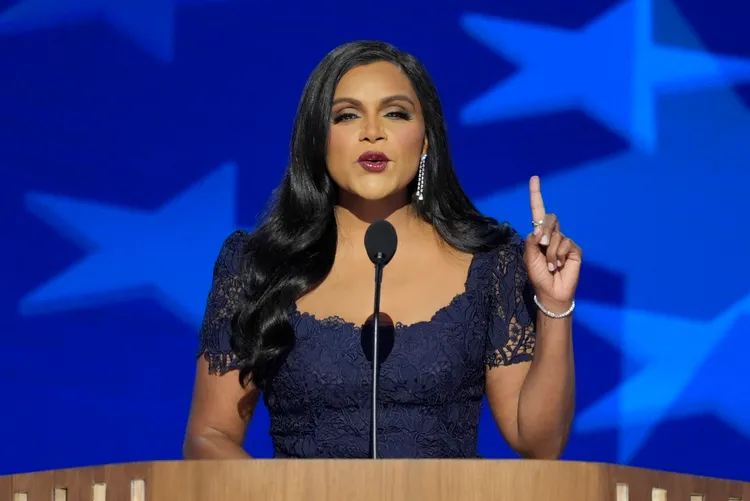 美國印度裔女星明蒂卡林也來力挺。美聯社