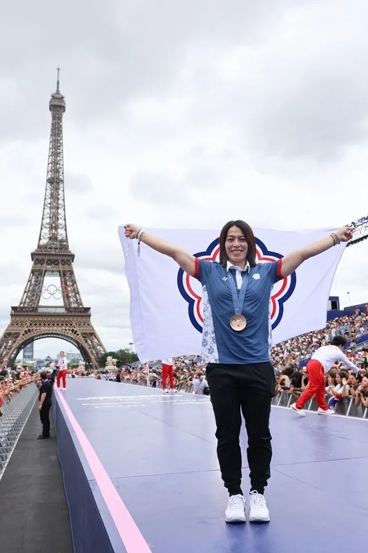 郭婞淳開心留影。中央社