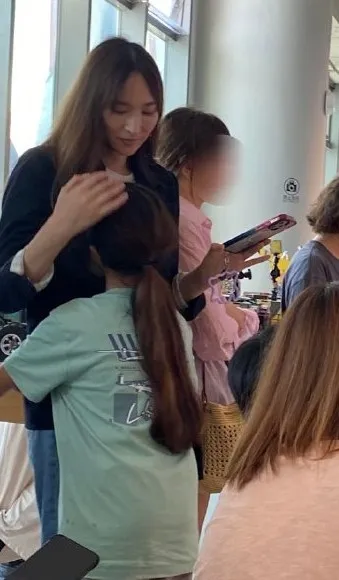 吳佩慈對待孩子很有耐心。翻攝廠姐夏洛特小紅書