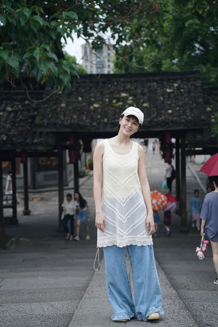 曾沛慈在杭州當觀光客。