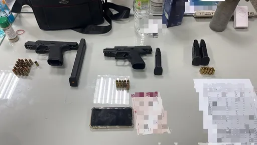 高雄大街槍響！惡男持雙槍堵人行凶後投案　角頭「鴨頭」中2槍不治