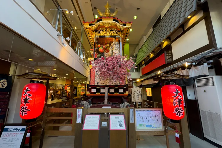 即使不是祭典期間，也可以到大津祭曳山展示館，參觀豐富有趣的展示。業者提供