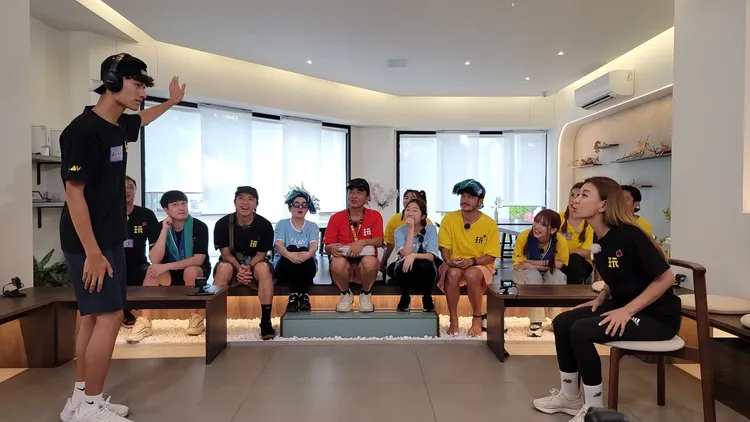 明星親子檔和主持群包括KEN KEN（左起）、王中平、韓靖、坤達、Vicky、吳宗憲、王彩樺、靚靚、KID、黃于庭、梁佑南、方璿、曾雅蘭等玩遊戲。綜藝玩很大提供