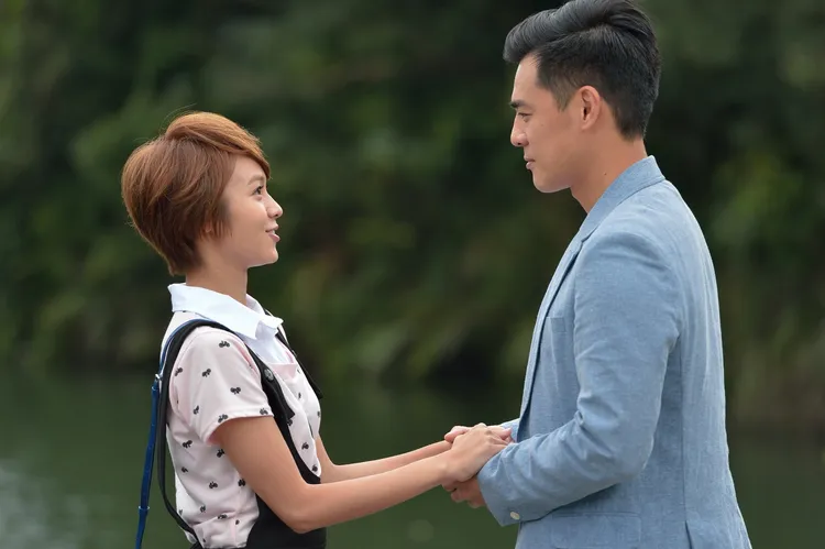 《好想談戀愛》由竇智孔（右）和黃姵嘉主演。中視提供