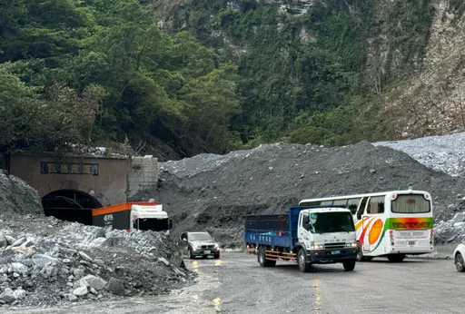 全數搶通!颱風災阻全台公路69處 高雄仍有「僅供維生」便道