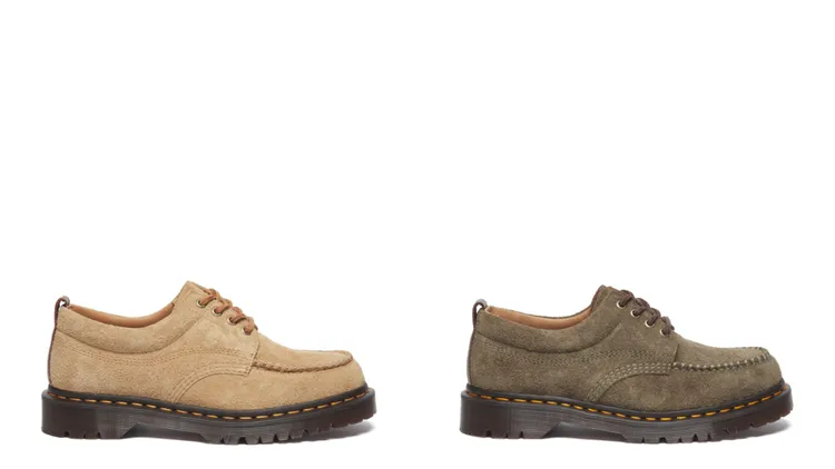 Dr. Martens Lowell四孔鞋（毛絨麂皮款），各7980元。品牌提供