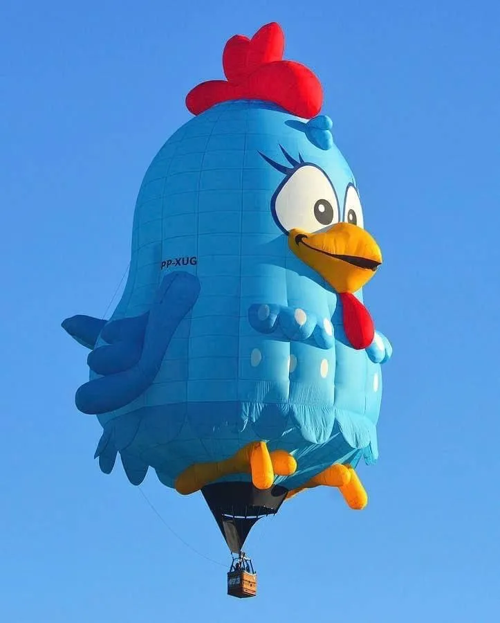 今年造型熱氣球是巴西人氣卡通小雞「洛蒂.多蒂」。市府提供