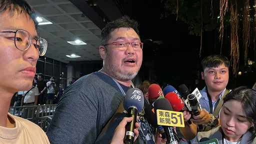 小草來了！嘆柯文哲被「這些智障」拖累　四叉貓也現身為這事謝柯