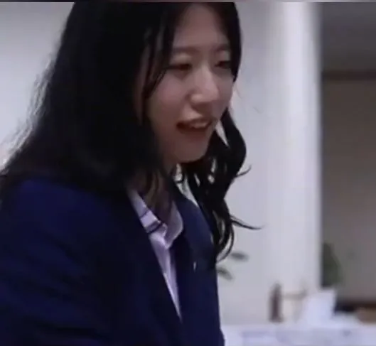 徐藝銘是銀行客戶經理。翻攝自微博