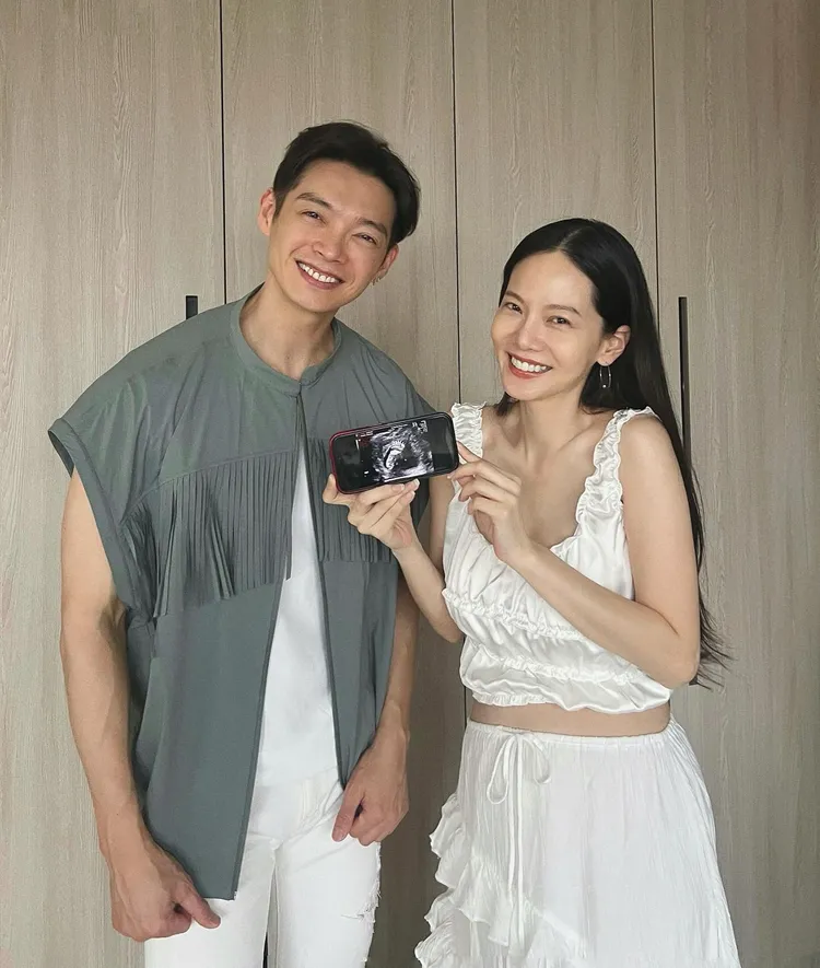 曾之喬露出微凸的孕肚。翻攝曾之喬臉書