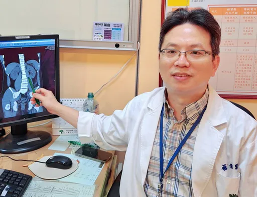 19歲少年仔卻「老人症頭」!成天腰酸背痛 醫院檢查竟是這東西作祟