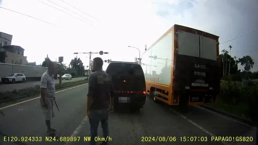 苗栗行車糾紛!砂石車駕駛持鋸子下車找人理論 恐嚇罪送辦