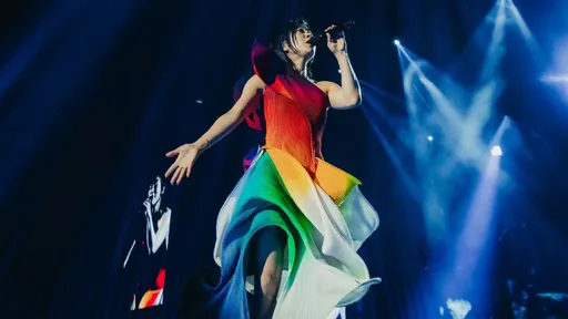 宇多田光發文「謝謝台北」亞巡首場大滿足 解碼彩虹美裙名師設計