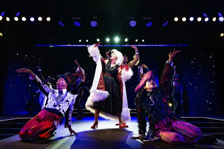 時尚女魔頭庫伊拉舉辦的「惡人大宅舞會」將強勢回歸。業者提供