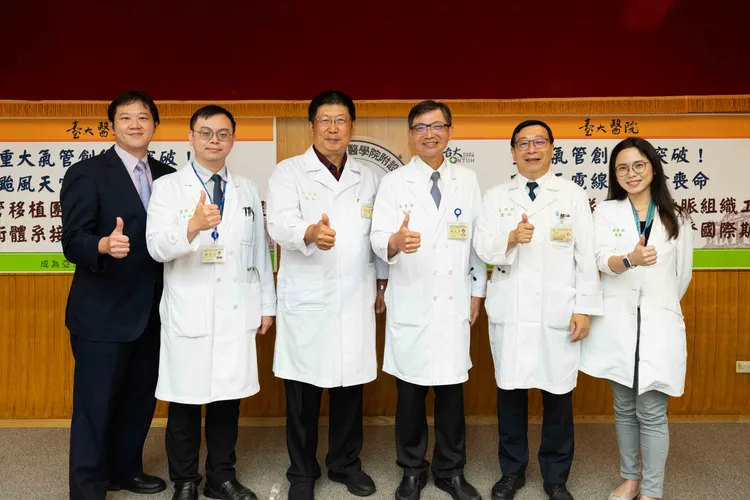 台大醫院副院長張志豪和外科部主任陳晉興帶領的團隊，創下世界首例成功利用人體主動脈進行氣管移植重建的手術。台大醫院提供