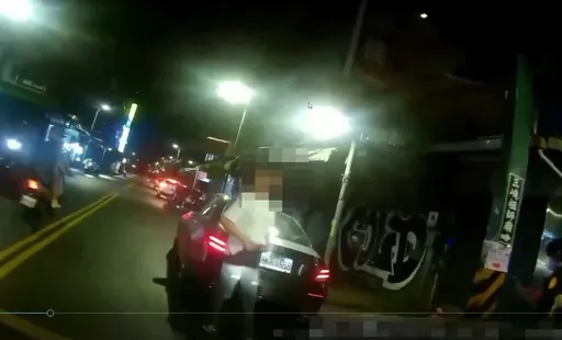 賓士男掛「假車牌」上路趴趴走半年　這回遇到眼尖三峽警露餡了