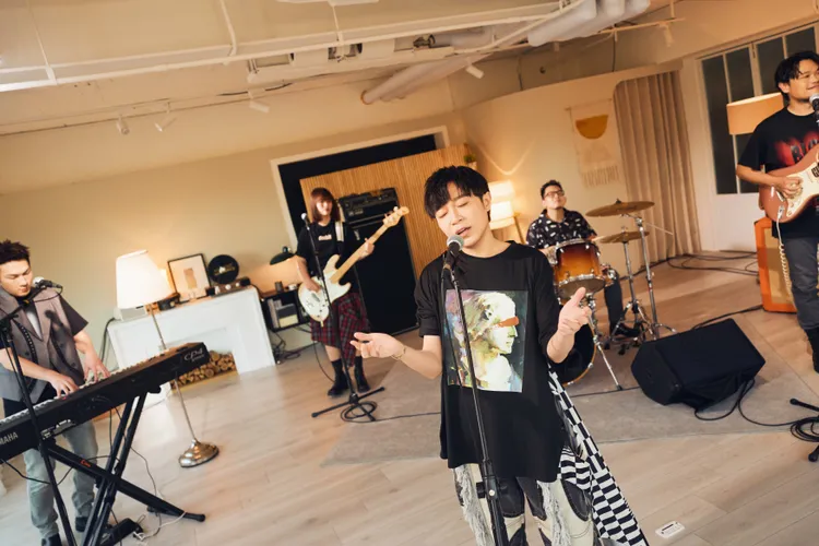 蘇打綠推出MV《他夏了夏天（蘇打綠版）》。蘇打綠有限公司提供