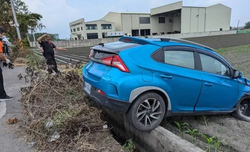 雲林土庫休旅車路口撞機車　29歲女騎士噴飛！右大腿變形慘死