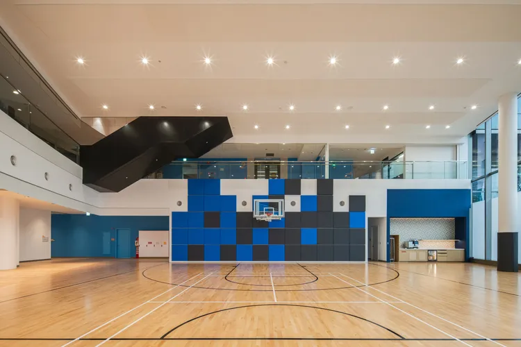 Google新辦公大樓竟然還有籃球場。