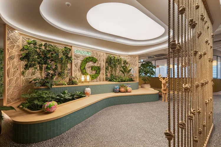 Google在員工餐廳外用台灣特有苔蘚拼成一個Ｇ與BAODAO（寶島）。Google提供