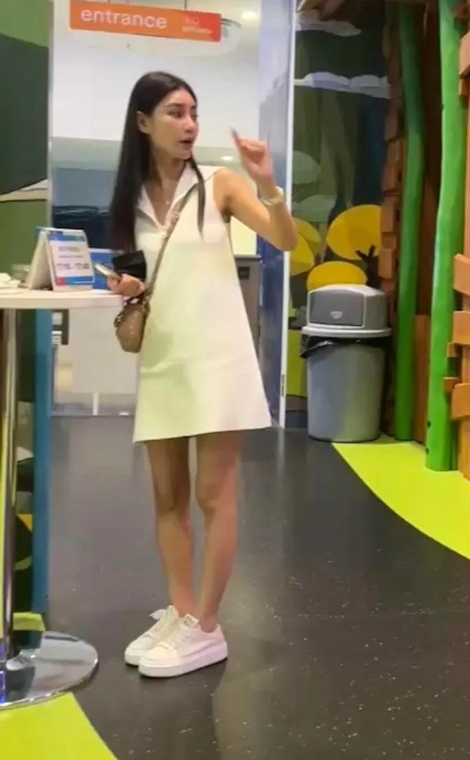 馬筱梅負責買票。翻攝芒果撈小萌主微博