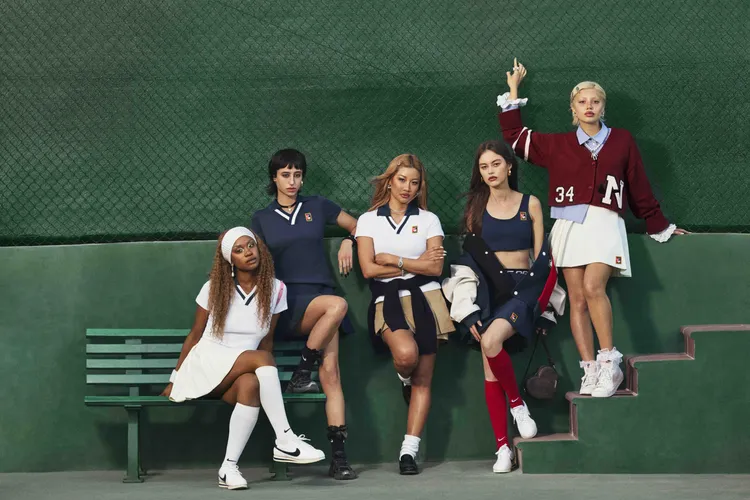 「Nike Women by Yoon」系列融合復古校服和運動風格。品牌提供