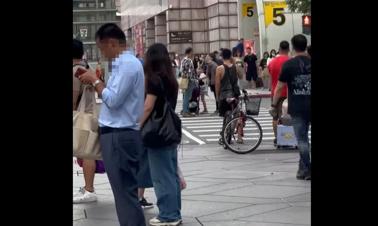 民眾拍下雙方在世貿附近路口爭吵。翻攝自threads