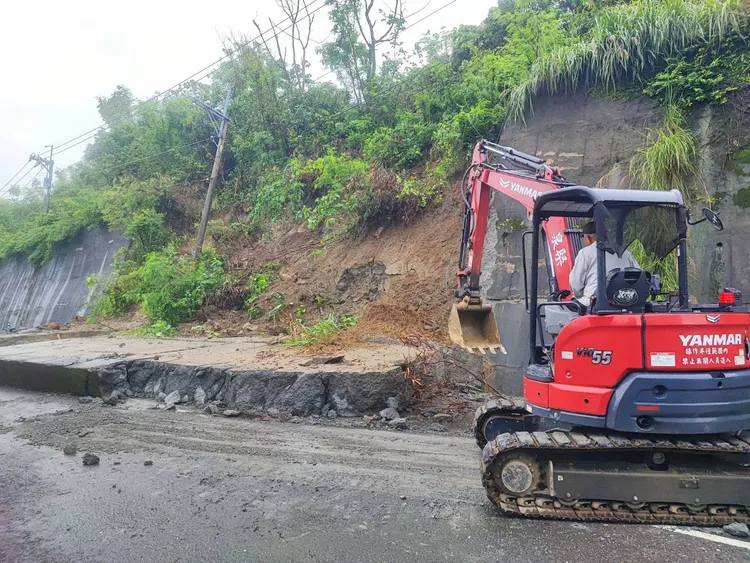 從現場狀況判斷應無過路人車遭波及。民眾提供