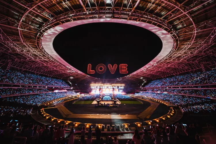 五月天太原站演唱會動用千台無人機。相信音樂提供