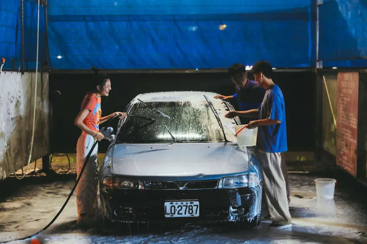 硬地流行百變演唱組合MV驚喜找來楊烈合作。華研國際提供