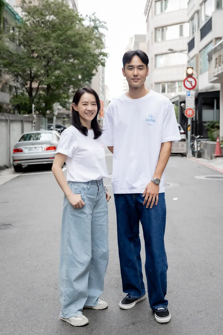 阮經天（右）拍攝期間遇爺爺過世。華映娛樂提供