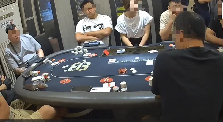 高雄市新興區這家桌遊館內有大廳、包廂、酒吧，宛若職業賭場。翻攝照片