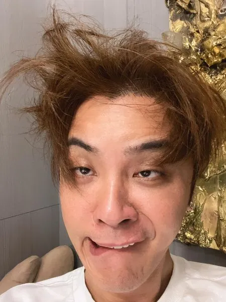 羅志祥曬出「臉歪嘴斜」崩潰照。翻攝羅志祥臉書