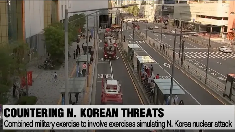 今年軍演為期10日，首日已有消防車駛入街頭演練。翻攝自Arirang News