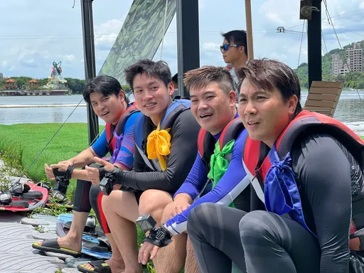 許孟哲解題卡關惹惱峮峮 當眾土下座道歉