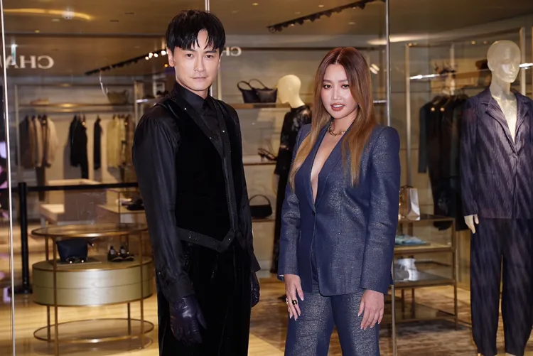 鄭元暢（左）和A-Lin為GIORGIO ARMANI麗晶精品形象概念店開幕站台。彭欣偉攝