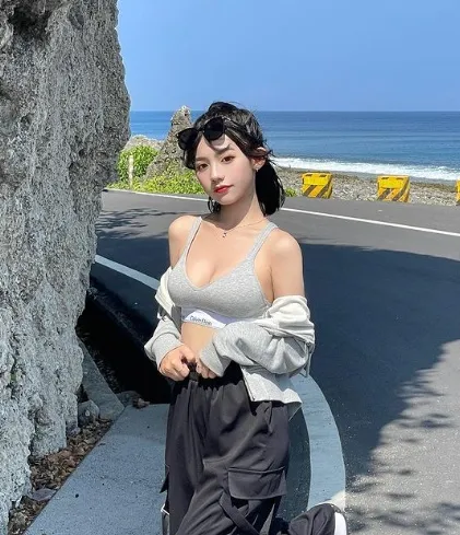 小若外型甜美、身材火辣。翻攝小若IG