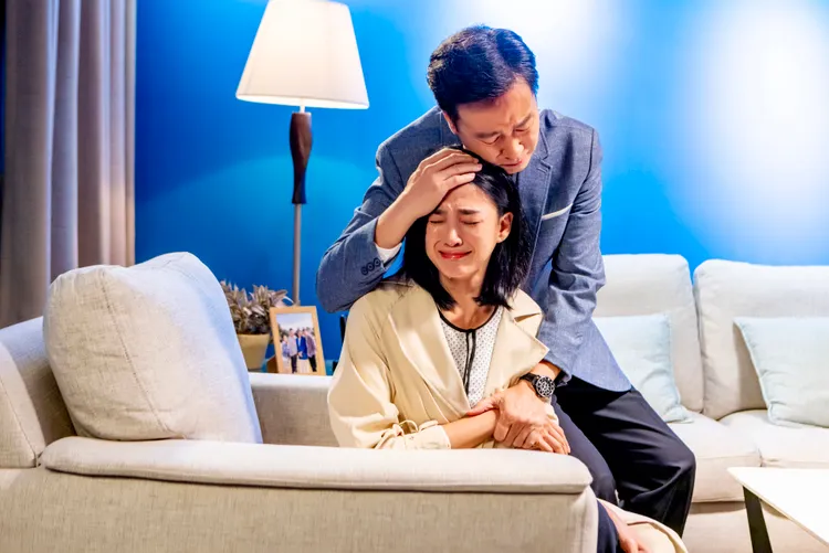 慶祥（尹昭德飾）面對心儀（洪小鈴飾）生病，感到非常心痛。大愛提供