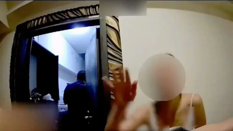 王女吸毒後裸著上半身跑到鄰居家，語無倫次。民眾提供