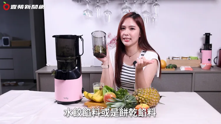 ▲慢磨後的纖維可先冷凍起來，之後做成豆渣餅、水餃餡料、餅乾餡料都很適合！