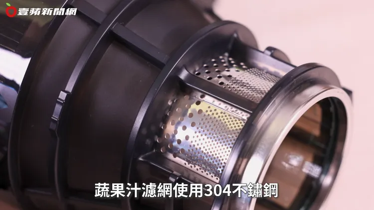 ▲過濾孔上寬下窄，雙重過濾更徹底。